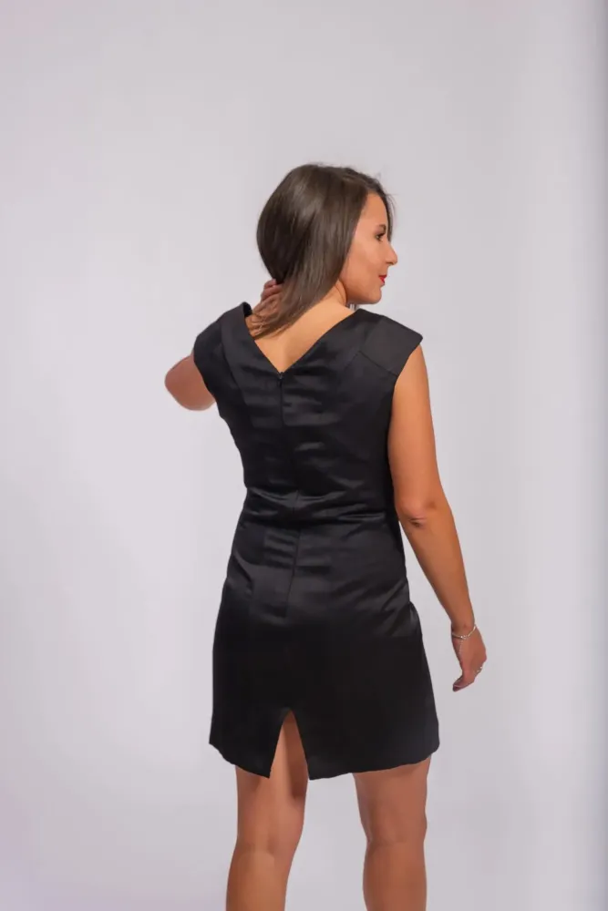 Robe prêt à porter noire